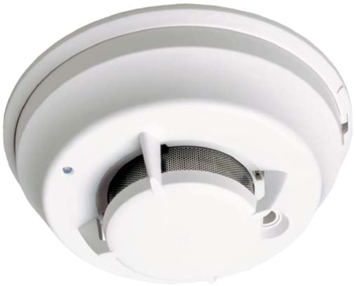 Darien fire officials are reminding residents to check and replace batteries in smoke alarms. 