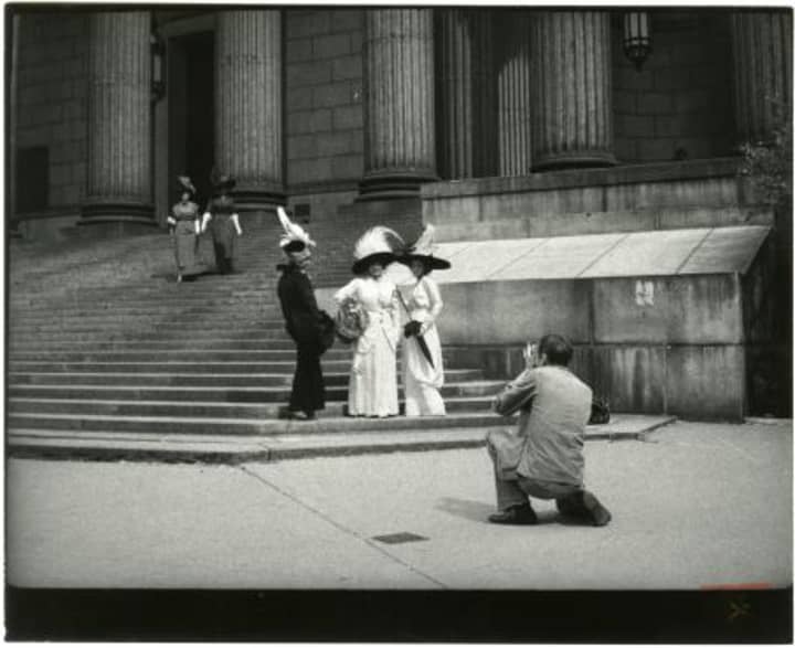 The field trip will view the &quot;Bill Cunningham: Facades&quot; photography exhibit.