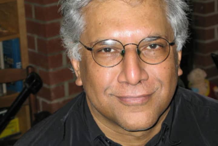 Sarah Lawrence writing professor Vijay Seshadri is the 2014 recipient of the Pulitzer Prize for poetry.