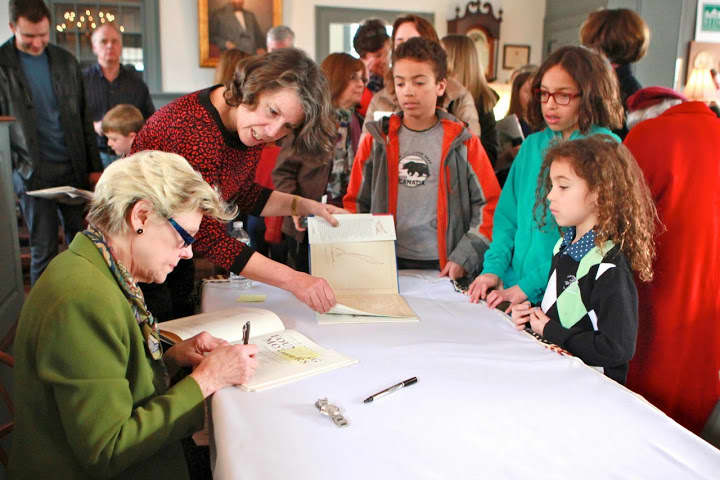 Author and journalist Cokie Roberts visited the 1787 Court House for a book signing and talk.