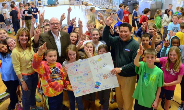 State Rep. Tony Hwang and champion skier Tom Savard joined Osborn Hill Elementary School in Fairfield for Diversity Day. 