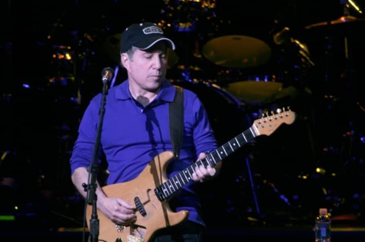 Paul Simon performed at an NYU benefit on Wednesday, May 7. It was his first public appearance following his arrest. 