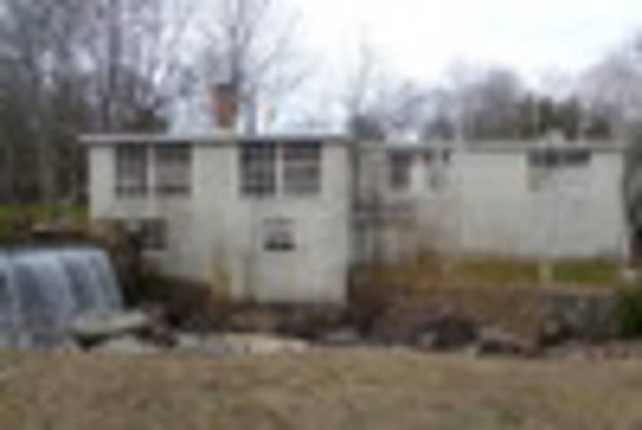 Jelliff Mill Road structures were demolished for affordable housing.