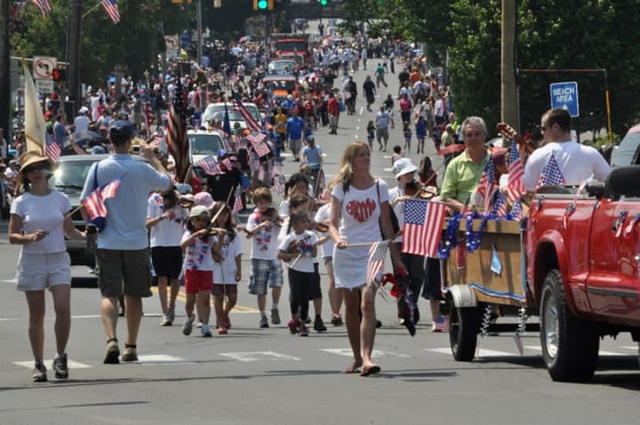 Norwalk&#x27;s 2012 Memorial Day Parade makes its way toward the I-95 overpass at East Avenue.