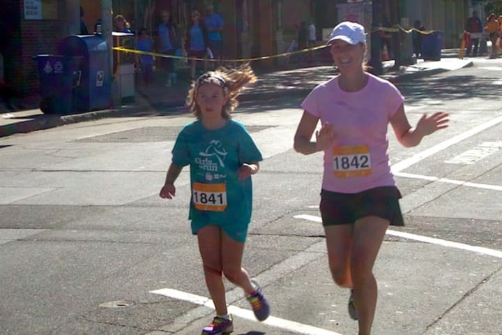 Families ran the 5k and 10k races at the Hope in Motion Walk and Run in 2015. An agent from William Pitt Sotheby Realty&#x27;s Northern Stamford brokerage is organizing a company team to participate in another Hope in Motion event, on June 5.
