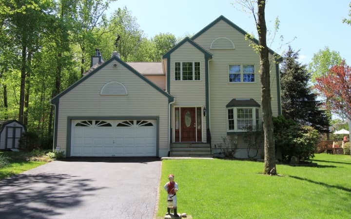 2460 Pinetree Place, Yorktown Heights
