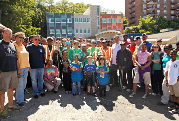 The Hudson River Community had a great turn out to its community cleanup in Yonkers. 