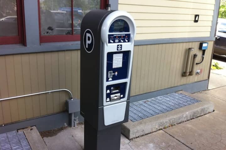 Newly installed pay kiosks at Darien&#x27;s two train stations will replace the daily scratch-off vouchers currently in use.