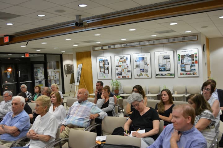 Attendees at the May 27 Rosehill scoping session.