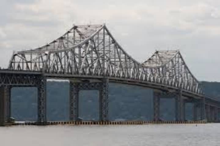 Construction of the new Tappan Zee Bridge is resulting in lane closures this week on the current span.