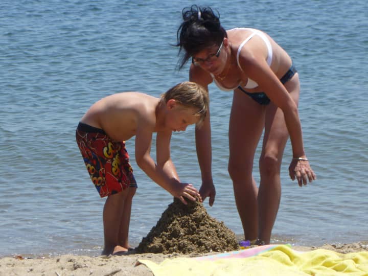 Fairfield County will enjoy perfect beach weather this weekend. 