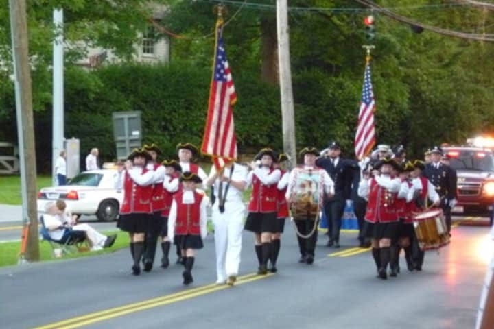 Mount Kisco Ancient Fife and Drum Corps marching.
