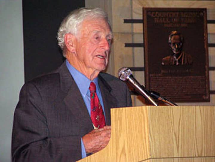 Legendary journalist John Seigenthaler died on Friday. His son, a news anchor for Al Jazeera America, lives in Weston with his wife and son. 