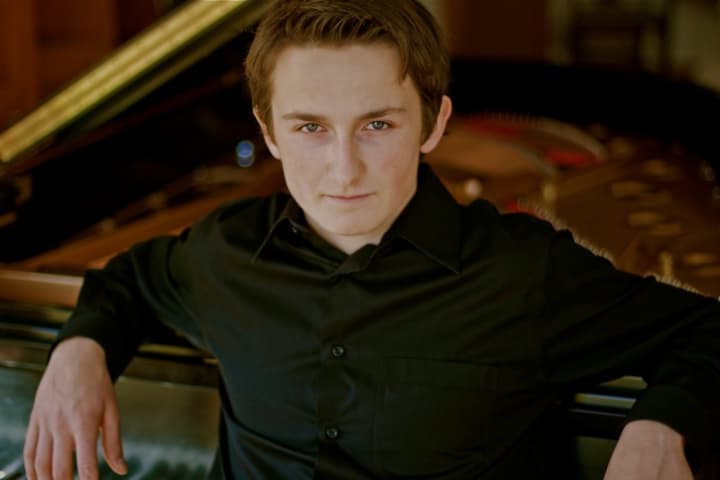 Fairfield resident and award-winning pianist Alex Beyer will perform with Alan Murchie on Thursday, Aug. 7, at the Pequot Library.