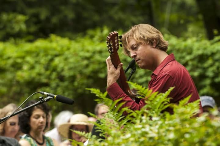 Jason Vieaux, a guitarist virtuoso, returns to Caramoor for a performance on Thursday, July 24. 