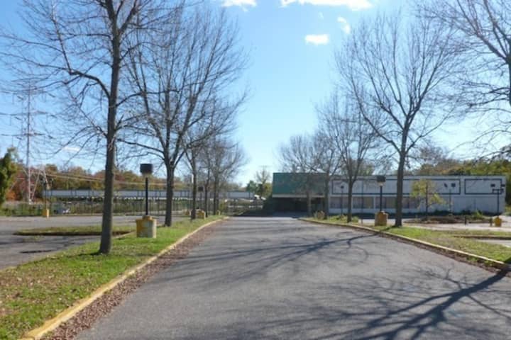 The Frank&#x27;s Nursery property in Greenburgh will be auctioned in November.