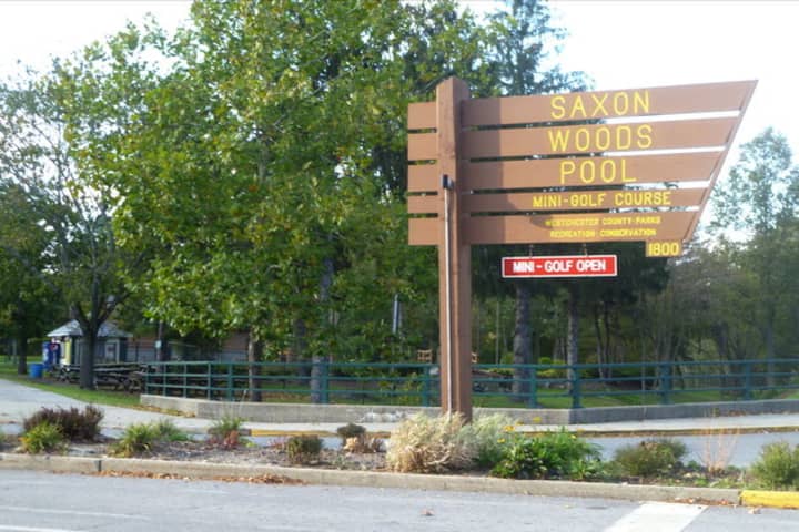 Saxon Woods Pool seeks vendors for its garage sale. 