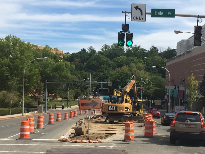 The two center lanes on Maple Avenue between Hale Avenue and Bloomingdale Road are closed during construction. 