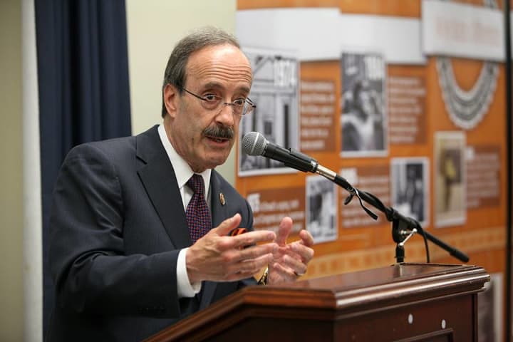 U.S. Representative Eliot Engel is scheduled to visit the Scarsdale Democratic Club for a fundraiser on Sunday, Sept. 7.