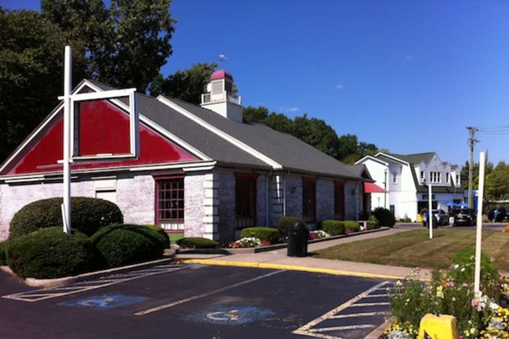 The Friendly&#x27;s located at 275 Post Road in Darien closed its doors this week.