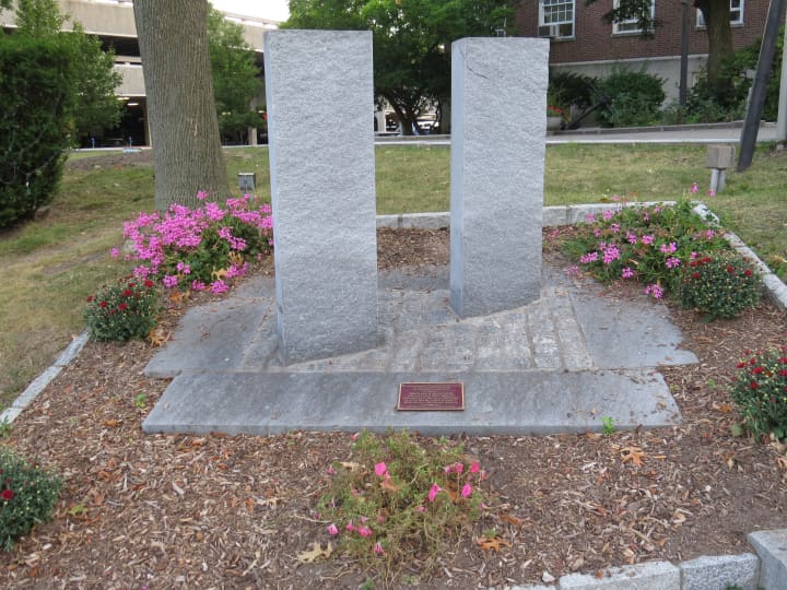 The memorial for five fallen Mount Vernon residents. 