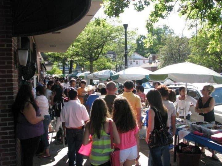 Local businesses and food vendors will serve the community at sidewalk sales days. 