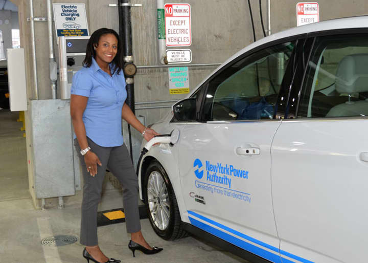 White Plains now has 10 additional electric vehicle charging stations.