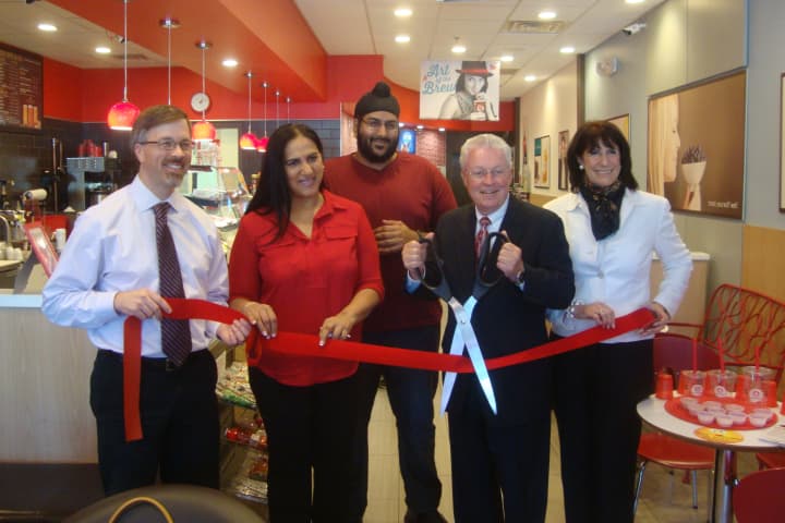 Red Mango celebrates opening in Fairfield with a ribbon cutting with town officials and members of the Chamber of Commerce.