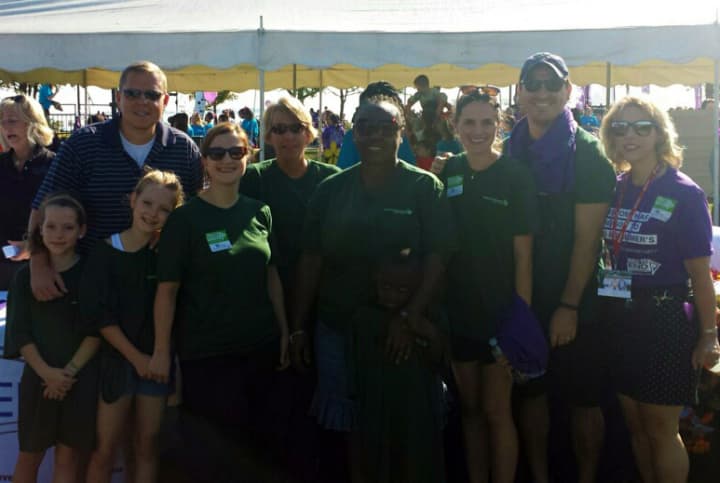 Waveny LifeCare Network employees, volunteers and family members walked on Sept. 28 to help fight Alzheimers disease in the 2014 Walk to End Alzheimers. 