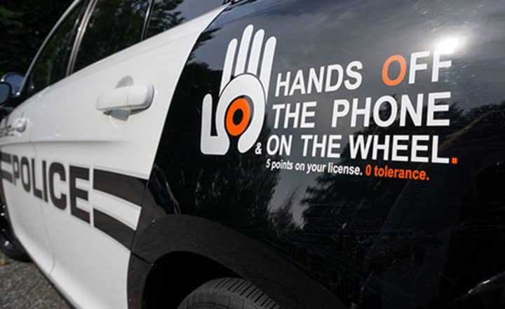 An anti-distracted driving decal on a New Castle Police car.