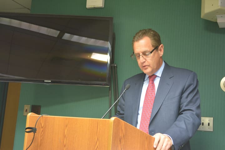 Brynwood attorney Mark Weingarten speaks at the North Castle Town Board&#x27; meeting.