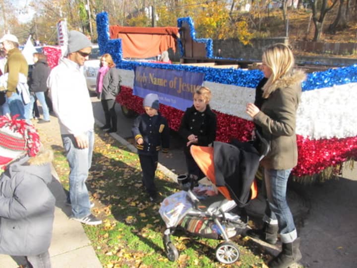 New Rochelle residents enjoy a past Thanksgiving Parade. 