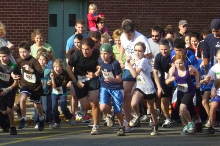 Runners take part in previous Peter Oley Turkey Trot. 