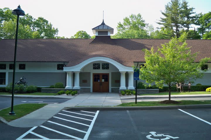 The Mark Twain Library is on 439 Redding Road. 