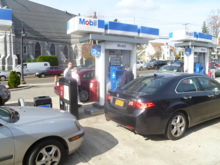  Before the weekend begins, find out where the best gas prices are in the Darien and New Canaan areas, courtesy of gasbuddy.com and Daily Voice.