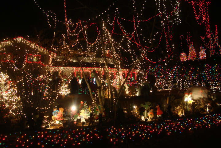Norwalk&#x27;s Rick and Joan Setti were the winner&#x27;s of ABC&#x27;s &quot;Great Christmas Light Fight&quot; on Monday.