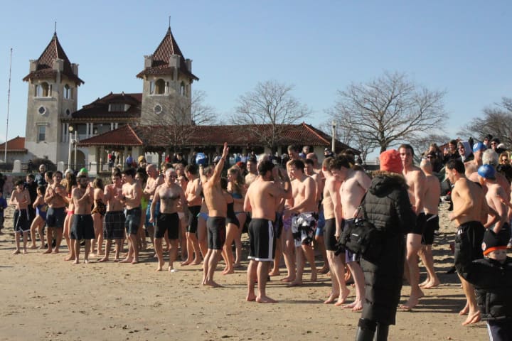 Rye&#x27;s Oakland Beach saw a record number of participants New Year&#x27;s Day.