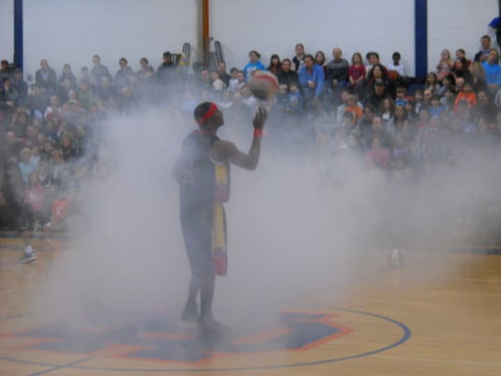 Harlem Wizards and the Chappaqua Challengers will clash at Horace Greeley High School.