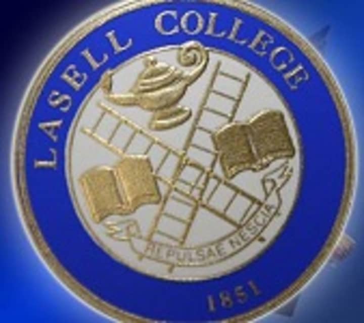 Samantha Guarnieri of Norwalk has achieved Dean&#x27;s List for the 2014 fall semester at Lasell College.
