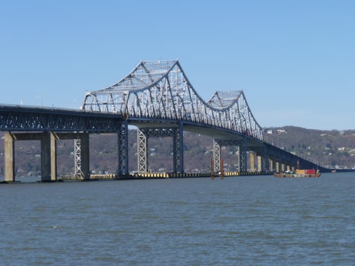Plans to build a new $5.2 billion Tappan Zee Bridge unanimously were approved Monday by the New York Metropolitan Transportation Council.