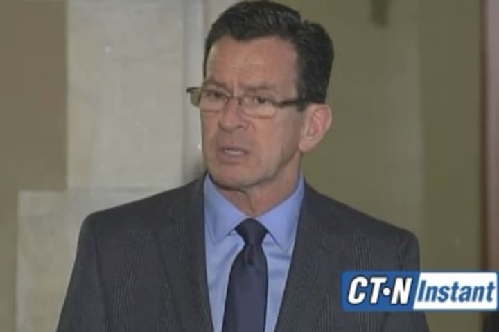 Gov. Dannel P. Malloy discusses his decision not to close highways for Monday&#x27;s storm.