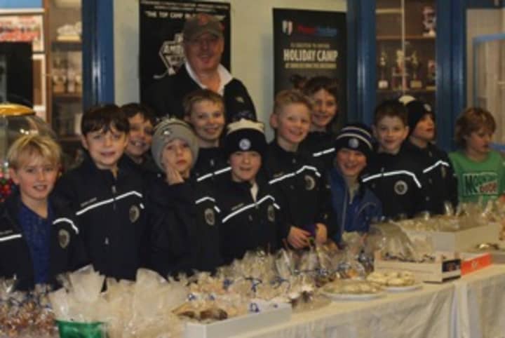 The Darien Youth Hockey Squirt A1 team held a bake sale fundraiser to support Jeremy and Miles, Darien boys who suffer from a debilitating disease, Dravet syndrome.