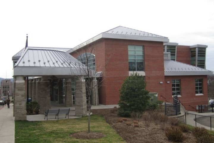 <p>The Ossining Library</p>