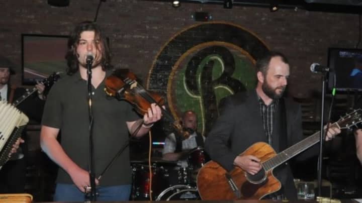 The Blarney Session is a 6 piece group playing traditional and modern Irish music from the Clancy Brothers to Flogging Molly.