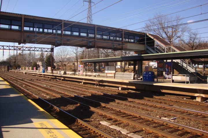 The town of Darien will host an informational meeting on the Noroton Heights train station on May 11.
