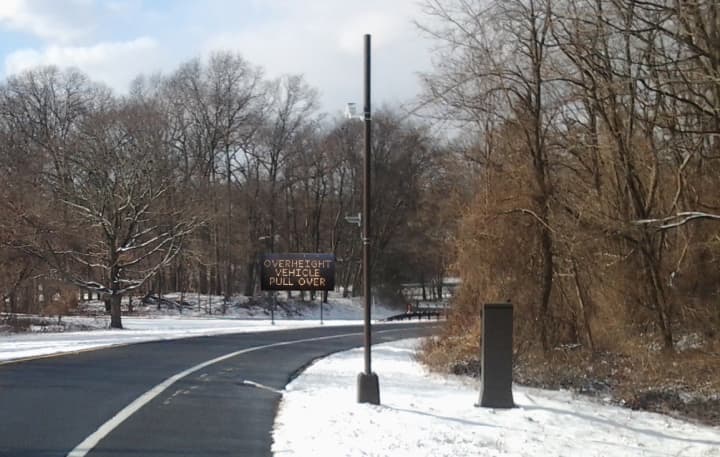 Drivers of oversized trucks traveling toward the Hutchinson River Parkway interchanges in White Plains and Harrison will be greeted with electronic signs advising them to pull over and wait for police.