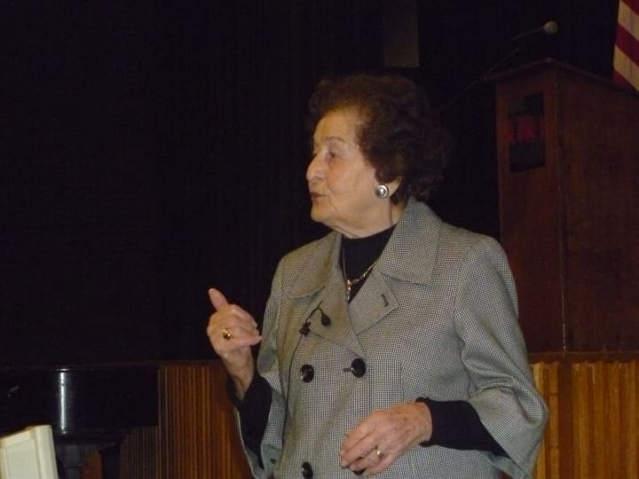 Judith Altmann speaking to a group of area students in 2010.