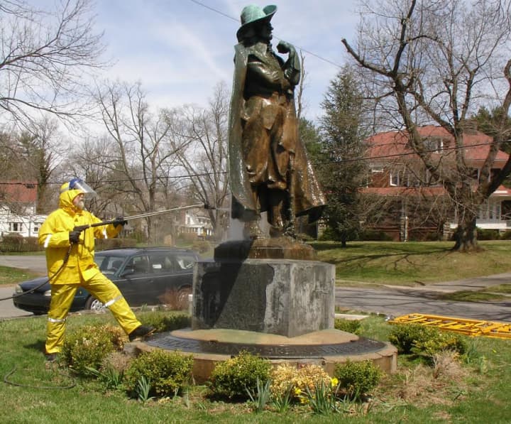 The Jacob Leisler Monument is undergoing a restoration.