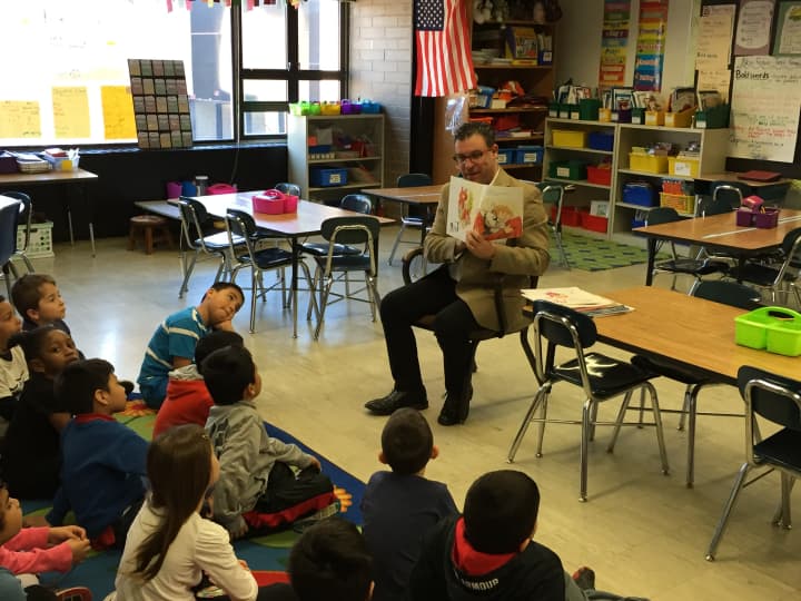 Vinnie Fusco, General Manager and Production Executive at NBCUniversals Stamford Media Center, reads to first grade students at Toquam Magnet Elementary School.