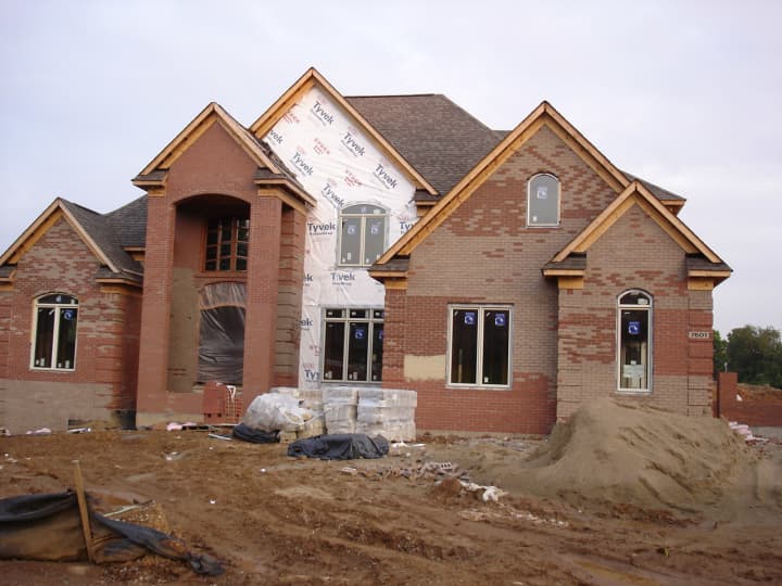 New construction in Fairfield County providing spacious houses for wealthy buyers is making a comeback.